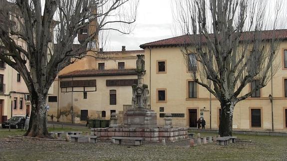 León Despierta y En Común piden la paralización del expediente de la Plaza del Grano acusando al Aequipo de Gobierno de ser «talibanes cazurros»