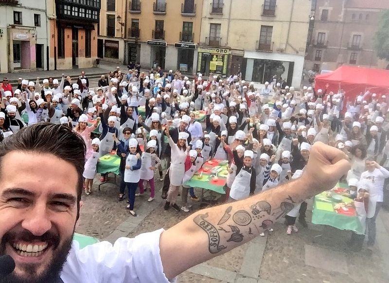 El Chef Peña celebra su multitudinaria convocatoria en León.