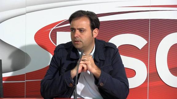 Tino Rodríguez expone sus propuestas para el debate.