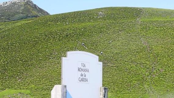 El Picu Llagüezos, situado entre Villamanín y Lena, es el emplazamiento del segundo campamento de la Via Carisa.