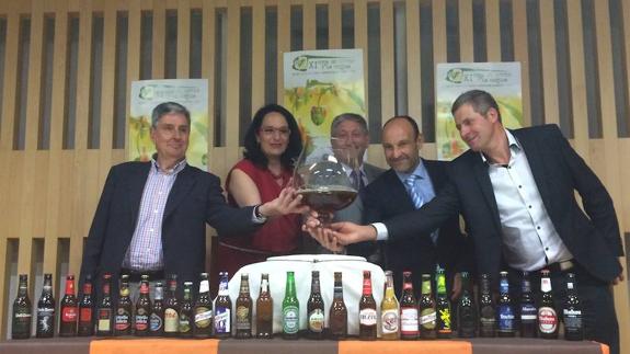 Brindis en la presentación de la XI Feria del Lúpulo.