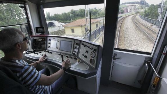 La falta de maquinistas obliga a sustituir el tren por el autobús en el tercio de los trayectos de Feve en León