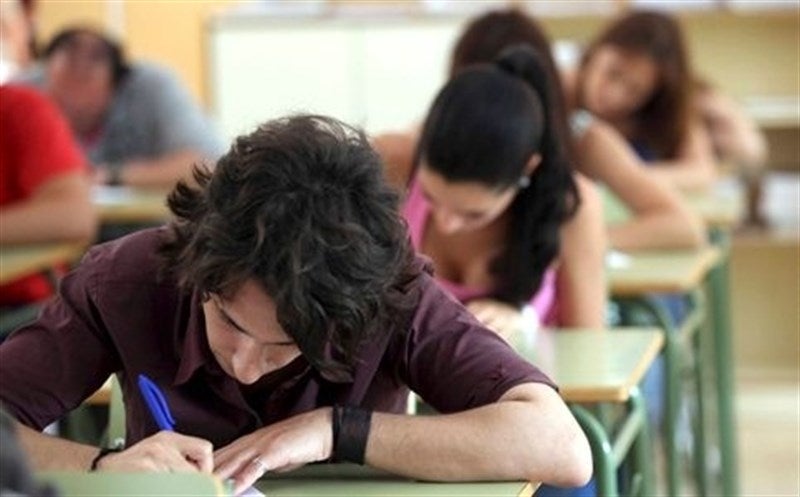 Alumnos de ESO durante un examen.