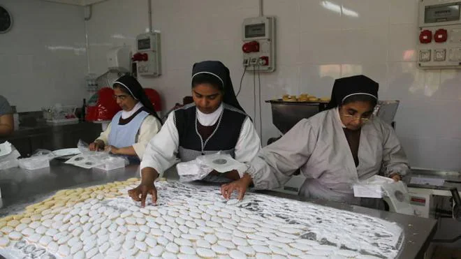 Las monjas jerónimas preparan las pastas en el monasterio de Nuestra Señora de Belén