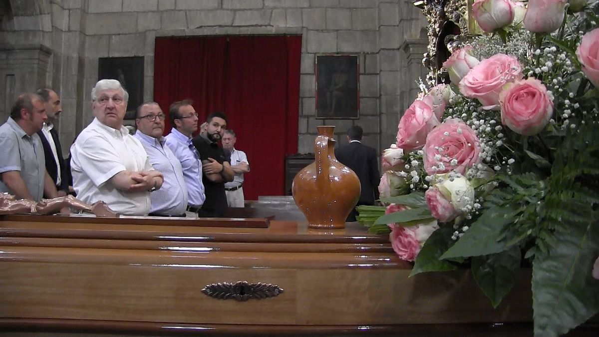 Flors y tradición en el último adiós a Concha Casado.