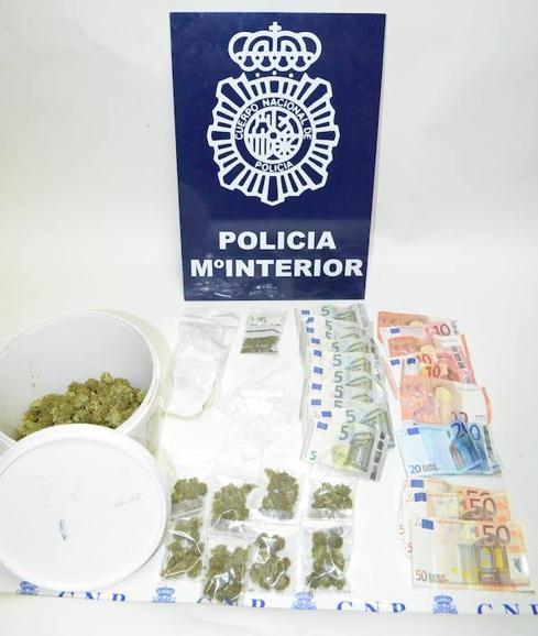 Droga incautada en la vivienda de San Mamés. 