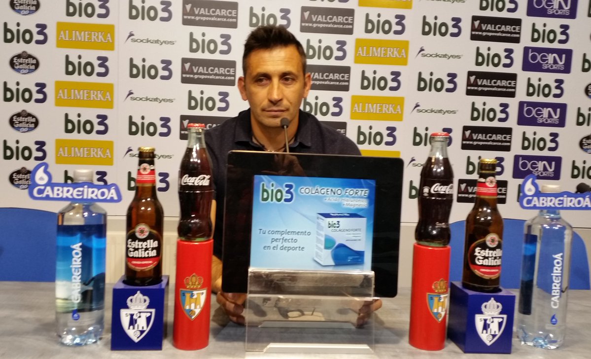 El entrenador ponferradino no está conforme con el partido de los suyos.