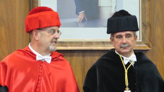 El consejero de Eduación, Fernando Rey, junto al rector Juan Francisco García Marín durante la apertura del curso académico de la ULE. 