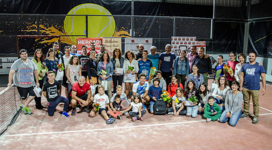 Foto de familia de los premiados.