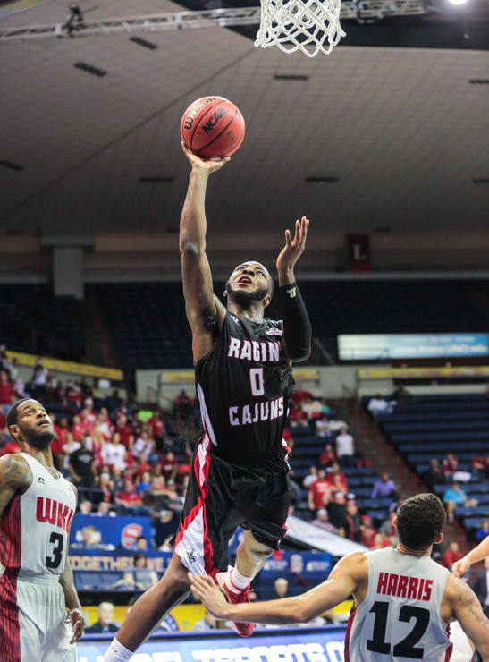 El americano cierra la plantilla.