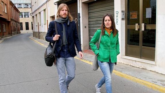 El secretario autonómico de Podemos, Pablo Fernández, y la diputada por León, Ana Marcello, participan en la presentación de la iniciativa 'Vamos!'