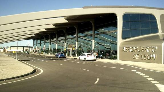 Entrada al aeropuerto de León