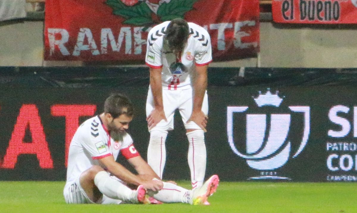 Antonio Martínez, en el momento de caer lesionado.