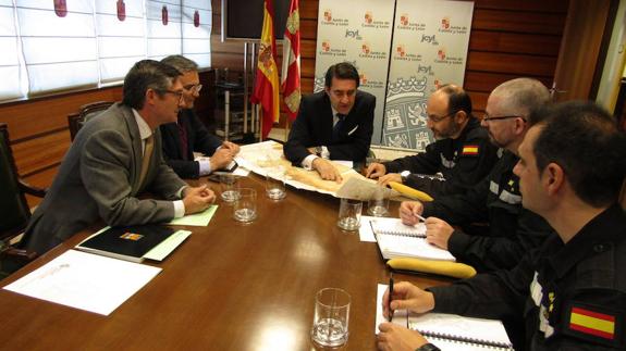 Reunión del consejero de Fomento y Medio Ambiente con la UME.