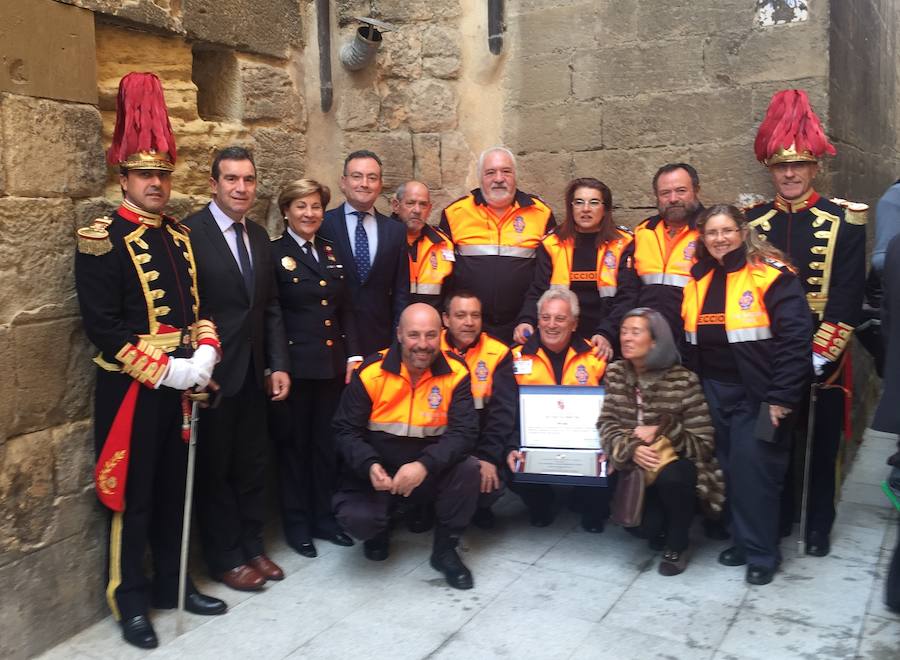 Salguero, junto a miembros de Protección Civil.