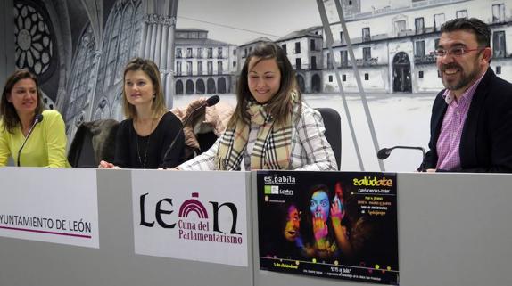 Noelia Fernández, Beatriz Suárez, Marta Mejías y Pedro Llamas, en la presentación de la jornada. 