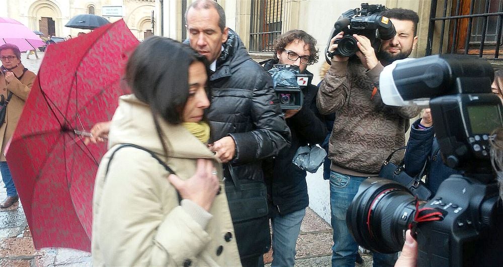 Raquel Gago entra en la Audiencia Provincial.