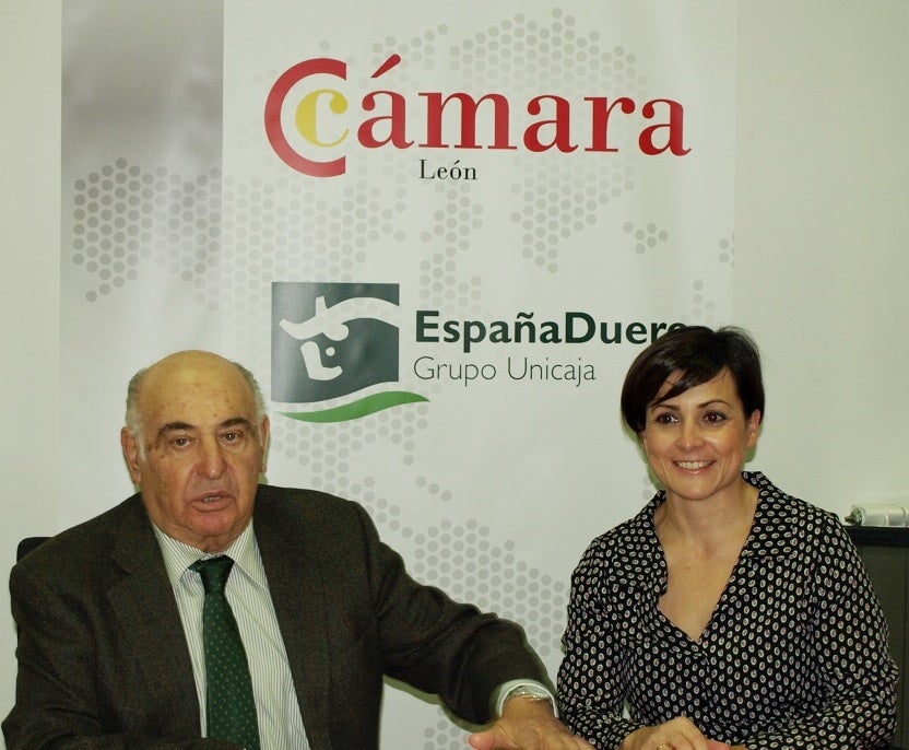 Lamelas y Serna, durante la firma del acuerdo.