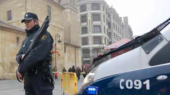 Efectivos de la Policía durante el despliegue de seguridad.