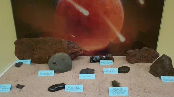 Muestra de algunos de los meteoritos expuestos en el Museo Alto Bierzo.