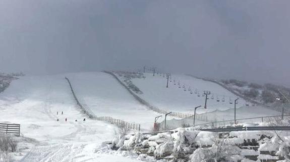 Un manto de nieve cubre buena parte de la provincia de León.  