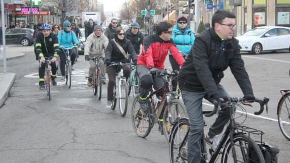 Marcha ciclista por las calles de León.