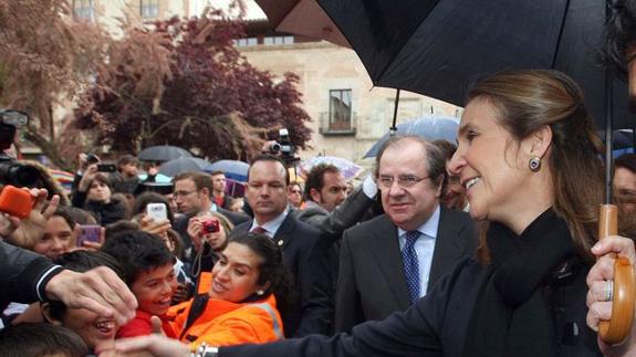 La infanta en Elena en una visita.