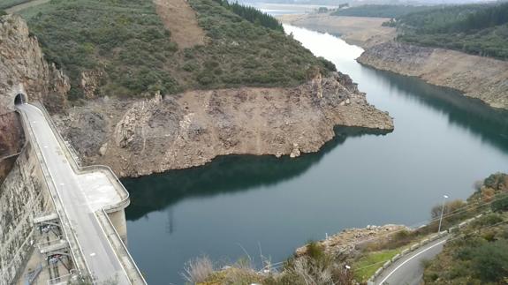 Embalse de Bárcena.