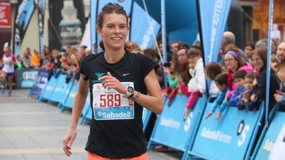 La atleta leonesa, en la entrada de los 10 kilómetros Ciudad de León.