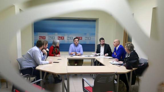 El secretario general del PSOE de Castilla y León y portavoz del Grupo Parlamentario Socialista en las Cortes, Luis Tudanca, presenta una Proposición No de Ley .