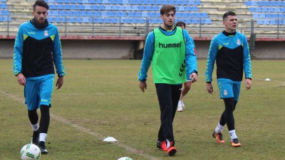 Samu Delgado (C), durante el entrenamiento de este miércoles.