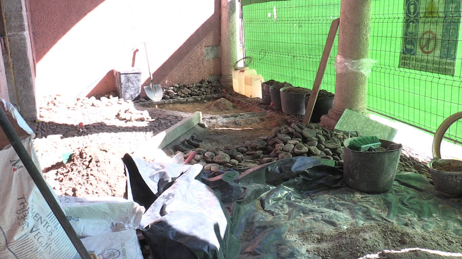 Actuación en el enchinarrado de los soportales de la Plaza del Grano. 