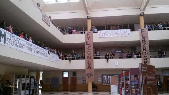 Hall de la Facultad de Filosofía y Letras.