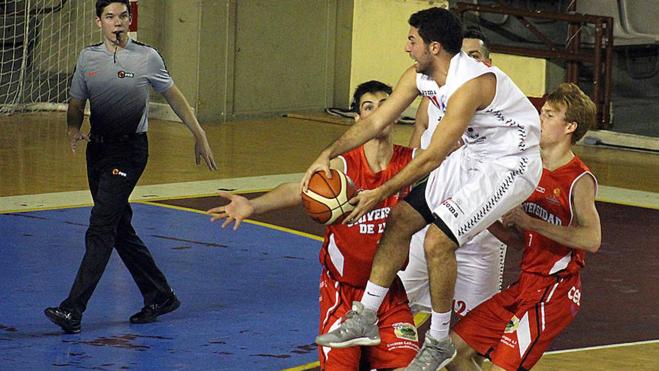 Un instante de un partido del Fundación.