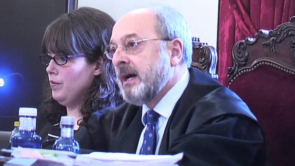 Letrado de la familia de Denise Pikka. 