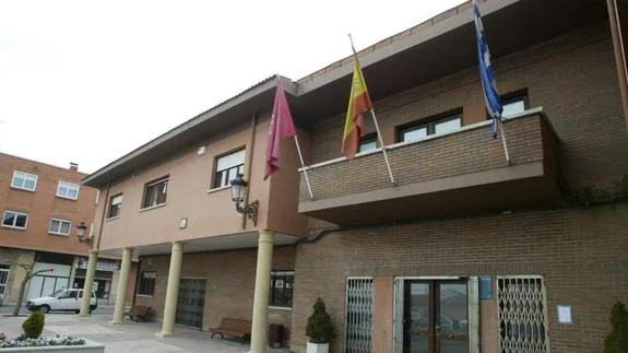 Imagen de la fachada principal del Ayuntamiento de Villaquilambre.