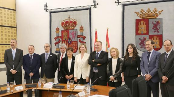 La consejera de Familia e Igualdad de Oportunidades y el consejero de Educación con los responsable de las Universidades de Castilla y León