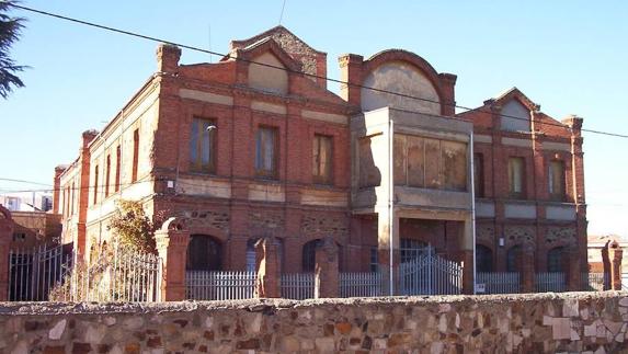 Imagen exterior de la Harinera La Rosario.