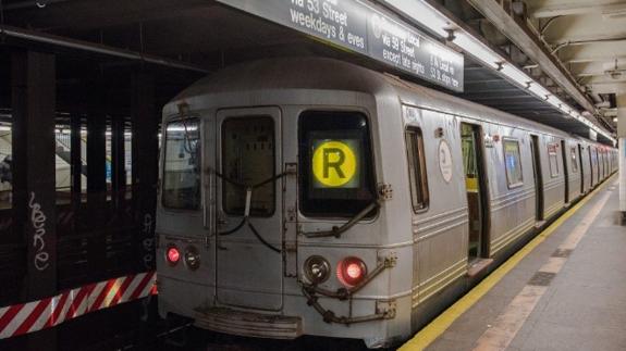 Fallece una niña de 13 años arrollada por el metro al intentar recuperar su móvil