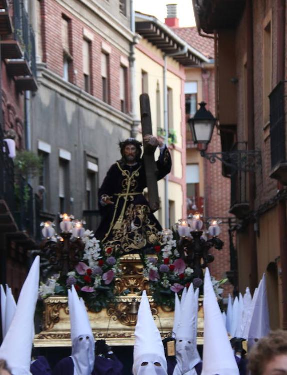 Imagen del Dainos en la procesión dominical. 