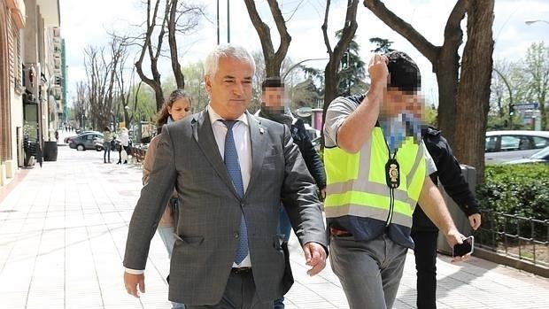 Luis Pineda, en el momento de ser detenido.