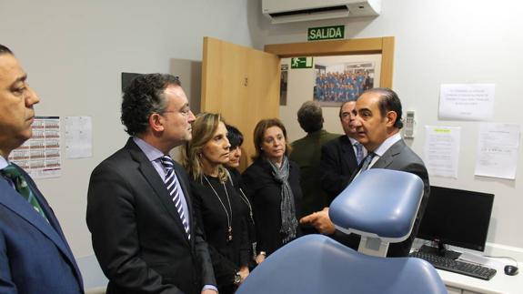 El convenio permitirá acceder a la salud bucodental a personas con escasos recursos. 