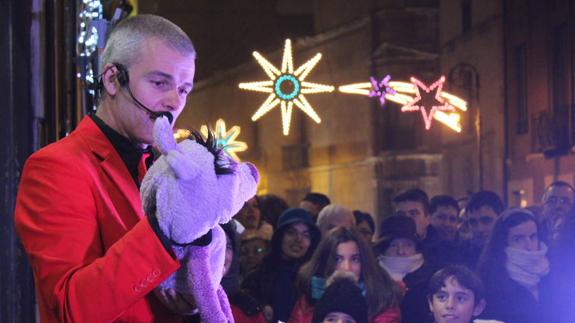 Uno de los espectáculos del festival de magia.