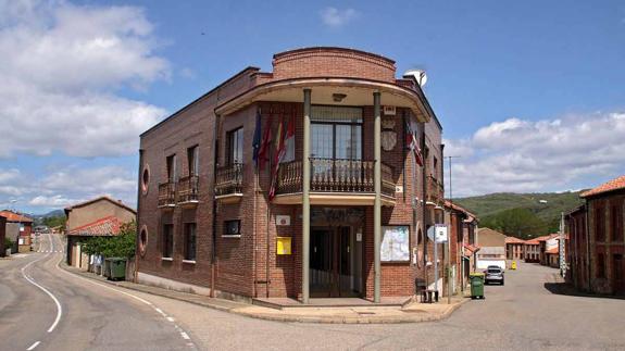 Fachada del Ayuntamiento de Cuadros.