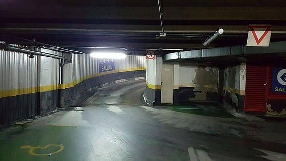 Imagen de una de las salidas del aparcamiento de Ordoño II. 