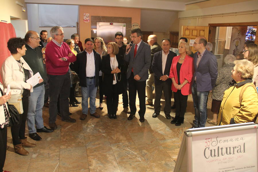 Juan Martínez Majo inaugura la XXXV Semana Cultural de Valencia de Don Juan. 