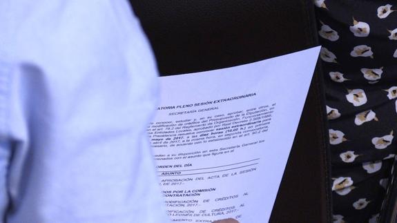 El pleno extraordinario no duró más de quince minutos. 