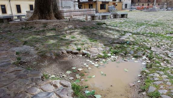 Estado actual de la Plaza con las obras al fondo.