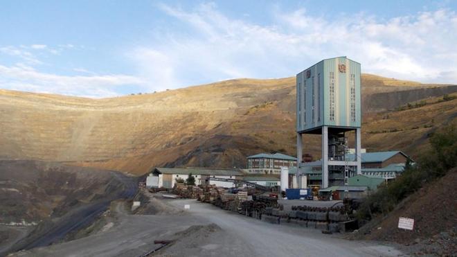 Pedro Román eleva el despido al 60% de su plantilla y señala que el «cierre» de la Hullera no es viable económicamente