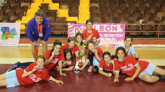 Un equipo leonés, subcampeón regional de fútbol sala femenino infantil